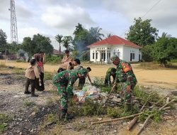 Semangat Ramadhan, Koramil 03/Bunut Bersama Masyarakat Gelar Karya Bhakti di Pasar Tradisional