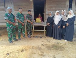Danramil 13/Rokan IV Koto Bersama Ibu Ketua Persit Kartika Chandra Kirana Bagikan Paket Sembako