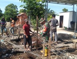 Bentuk Kepedulian Fasilitas Umum, Babinsa Koramil 07/Kampar Serda Jemmi Bersama Warga Goro Bangun Masjid