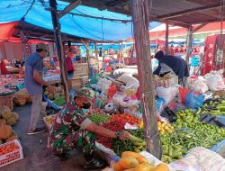 Cek Harga Sembako Di Bulan Ramadhan, Babinsa Turun Ke Pasar