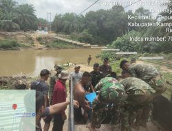 Libur Lebaran Idul Fitri Jadi Motivasi, Satgas Kodim 0313/KPR dan Warga Batu Gajah Kebut Pengerjaan Jembatan Garuda
