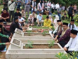 Dandim 0313/Kpr Hadiri Tradisi Ziarah Makam”Ayi Ayo Onam” di Bangkinang Seberang, Perkuat Tali Silaturahmi