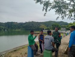 Kopka Jupri Koramil 12/XIII Koto Kampar Gelar Komsos di Wisata Danau Rusa, Pererat Hubungan Dengan Pengelola dan Masyarakat