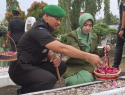 HUT Ke-67 Korem 031/Wira Bima: Dandim 0313/KPR Pimpin Ziarah Rombongan di TMP Kusuma Eka Bakti