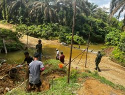 Kemanunggalan di Tanjung Belit Selatan, Prajurit Kodim 0313/KPR Kawal Pembangunan Jembatan Ramco