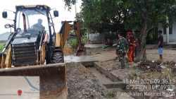 Ciptakan Lingkungan Sehat, Anggota Koramil 09/Langgam Kodim 0313/Kpr Laksanakan Goro