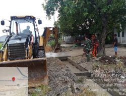 Ciptakan Lingkungan Sehat, Anggota Koramil 09/Langgam Kodim 0313/Kpr Laksanakan Goro
