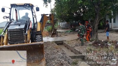 Ciptakan Lingkungan Sehat, Anggota Koramil 09/Langgam Kodim 0313/Kpr Laksanakan Goro