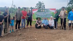 Bhabinkamtibmas Aipda Onrianto Melaksanakan Penanaman Jagung Pipil Kuartal II Didesa Pongkai