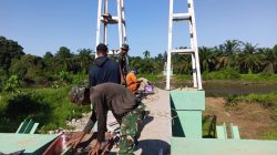 Sasar Sisi Seberang, Satgas Kodim 0313/KPR Pasang Hanger Tepi Jauh Jembatan Garuda Muara Musu