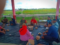 Dukung Program Swasembada Pangan, Danpos Pelalawan Gelar Musyawarah dan Silaturahmi Ditengah Hamparan Sawah