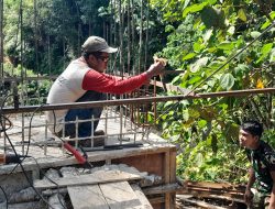 Pasca Pergeseran Pasukan, Satgas Kodim 0313/KPR Langsung Tancap Gas Ukur dan Pasang Angkur Jembatan Kota Lama