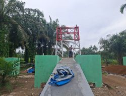 Melangkah ke Struktur Utama, Satgas Kodim 0313/KPR Kebut Pemasangan Kedudukan Lantai Jembatan Muara Musu