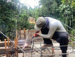 Struktur Dasar Kian Solid, Satgas Kodim 0313/KPR Gesa Pemasangan Angkur dan Tahanan Sling Jembatan Kota Lama