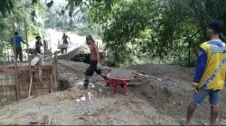 Masuki Tahap V, Kodim 0313/Kpr dan Warga Geber Pengecoran Fisik Jembatan Desa Bukit Melintang