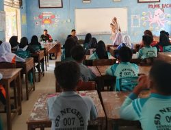 Tanamkan Semangat Cinta Tanah Air, Babinsa Koramil 13/Rokan IV Koto Berikan Materi Wawasan Kebangsaan Kepada Siswa MPLS SMPN 1 Rokan