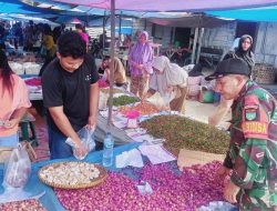 Monitoring Harga dan Stok Sembako,Babinsa Masuk Pasar Pastikan Kebutuhan Pokok Masyarakat Tetap Aman