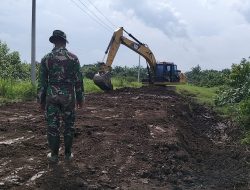 Masuk Sektor Critical, Satgas TMMD Ke-129 Kodim 0313/Kpr Timbun Jalan Berlubang 230 Meter di Pangkalan Terap