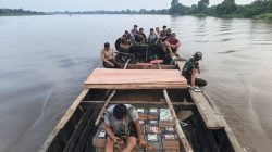 Tembus Arus Sungai Sejauh 15 Kilometer,Satgas TMMD Ke-129 Kodim 0313/KPR Langsir Material ke Desa Pangkalan Terap