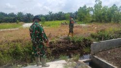 Babinsa Koramil 07/Kampar Kodim 0313/KPR Gencarkan Patroli Karhutla di Desa Rimbo Panjang