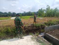 Babinsa Koramil 07/Kampar Kodim 0313/KPR Gencarkan Patroli Karhutla di Desa Rimbo Panjang