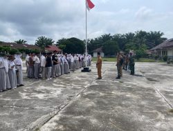 Babinsa Koramil 14/Kepenuhan Sosialisasikan Bahaya Narkoba Kepada Siswa SMAN 1 Kepenuhan