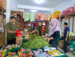 Babinsa Koramil 03/Bunut Pantau Harga dan Stok Sembako, Pastikan Kebutuhan Warga Tetap Aman