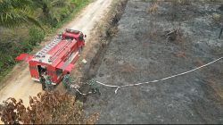 Aksi Cepat Tanggulangi Karhutla, Mobil Damkar Kodim 0313/KPR Dikerahkan Padamkan Api di Rimbo Panjang