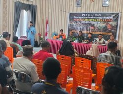Tingkatkan Kewaspadaan Karhutla, Babinsa Koramil 01 Bangkinang dan Warga Ikuti Penyuluhan Dari Mabes TNI