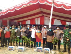 Dandim 0313/KPR Bersama Forkopimda Pelalawan Dampingi Kunjungan Menteri Kehutanan RI Tinjau Langsung Karhutla di Kerumutan