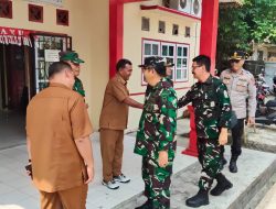 Sambangi Pangkalan Kuras, Tim Penyuluh Mabes TNI Serahkan Sargal dan Edukasi Warga Sorek Satu Cegah Karhutla