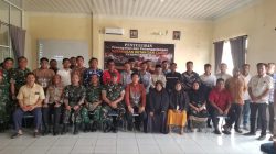 Kawal Wilayah Bebas Karhutla, Tim Penyuluh Mabes TNI Sosialisasi dan Bagi Sembako di KKT