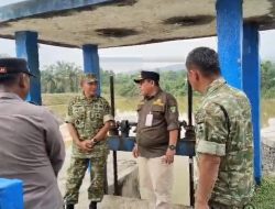 Pastikan Ketersediaan Sumber Air Mitigasi Karhutla, Tim Penyuluh Mabes TNI Tinjau Embung di Rokan IV Koto